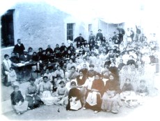 00_GrupoMujeresFcaAlpargatasyBotascosidasamano_Nvld1910_ArchivoCIEN