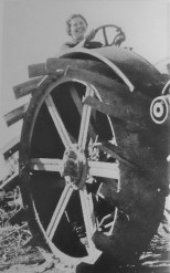 campesina1-aga-fondo-rojo