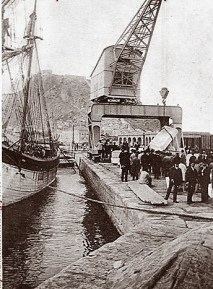 grua-antigua-puerto-alicante