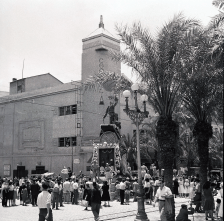 0_fogera-del-mercado-frente-al-cine-capitol-antiguo-salon-espana-anos-cincuenta_ama